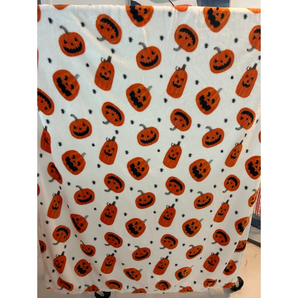 Hyde and EEK! Boutique Halloween Pumpkin Plush Throw Blanket Orange White 64X48